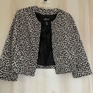 Sharagano animal print cropped jacket, size large‎